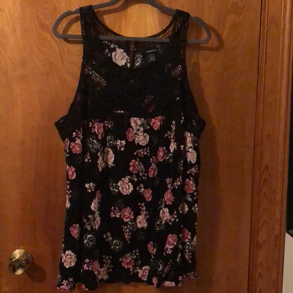 Torrid size 4 black and pink floral crochet tunic